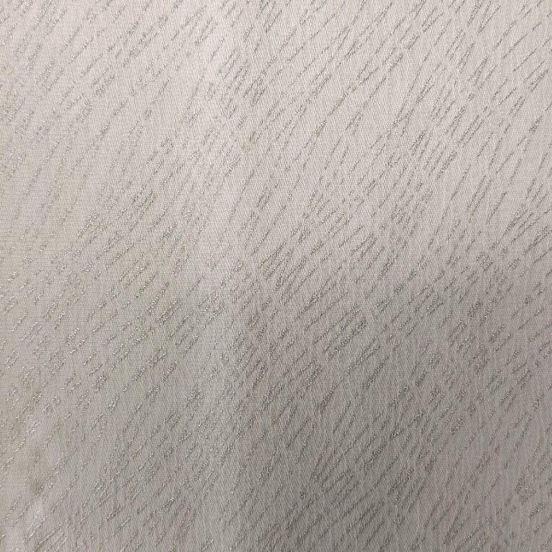 Tessuto Jacquard Simil Acetato – Strisce Diagonali In Lurex Con Texture