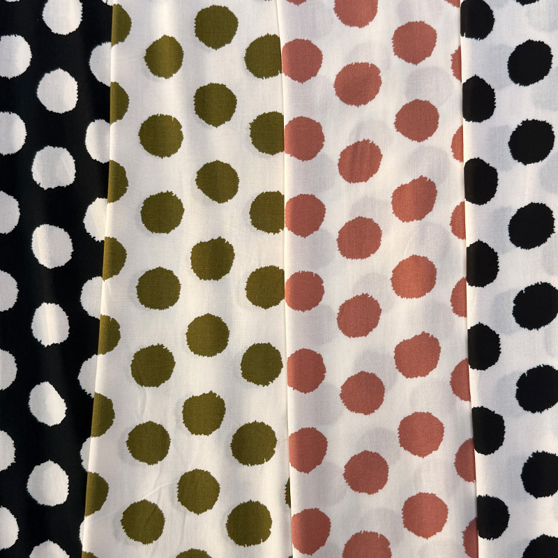 Tessuto in rayon stampato 45S – Grandi pois disegnati a mano con bordo grezzo